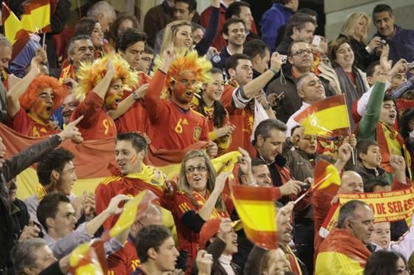 Los aficionados de la selección se volcaron con los jugadores en Granada.

Foto: Maria de la Cruz / Lucia Rivas