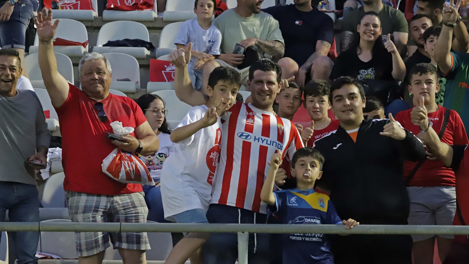 Fotos de la afición del Algeciras CF en el Nuevo Mirador