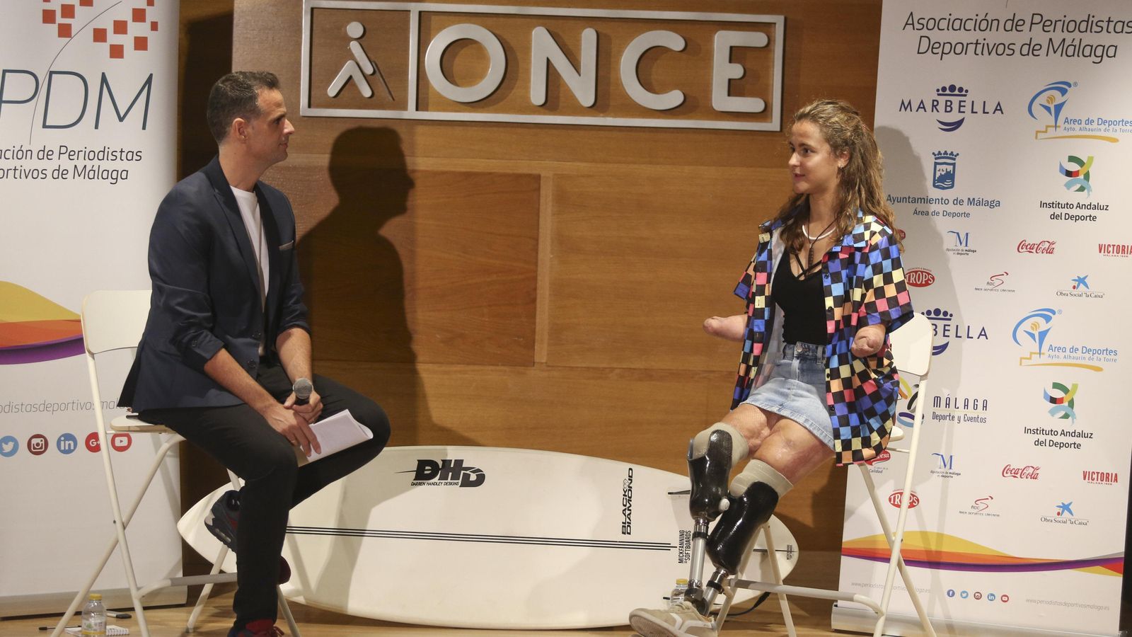 Sarah Almagro, con Julio Rodríguez, conductor del evento.