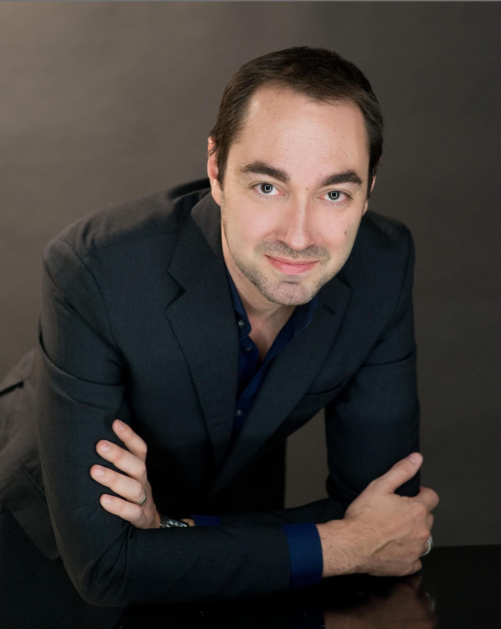 El escritor Fernando J. López defiende "una literatura que hable del presente, que se comprometa con él".