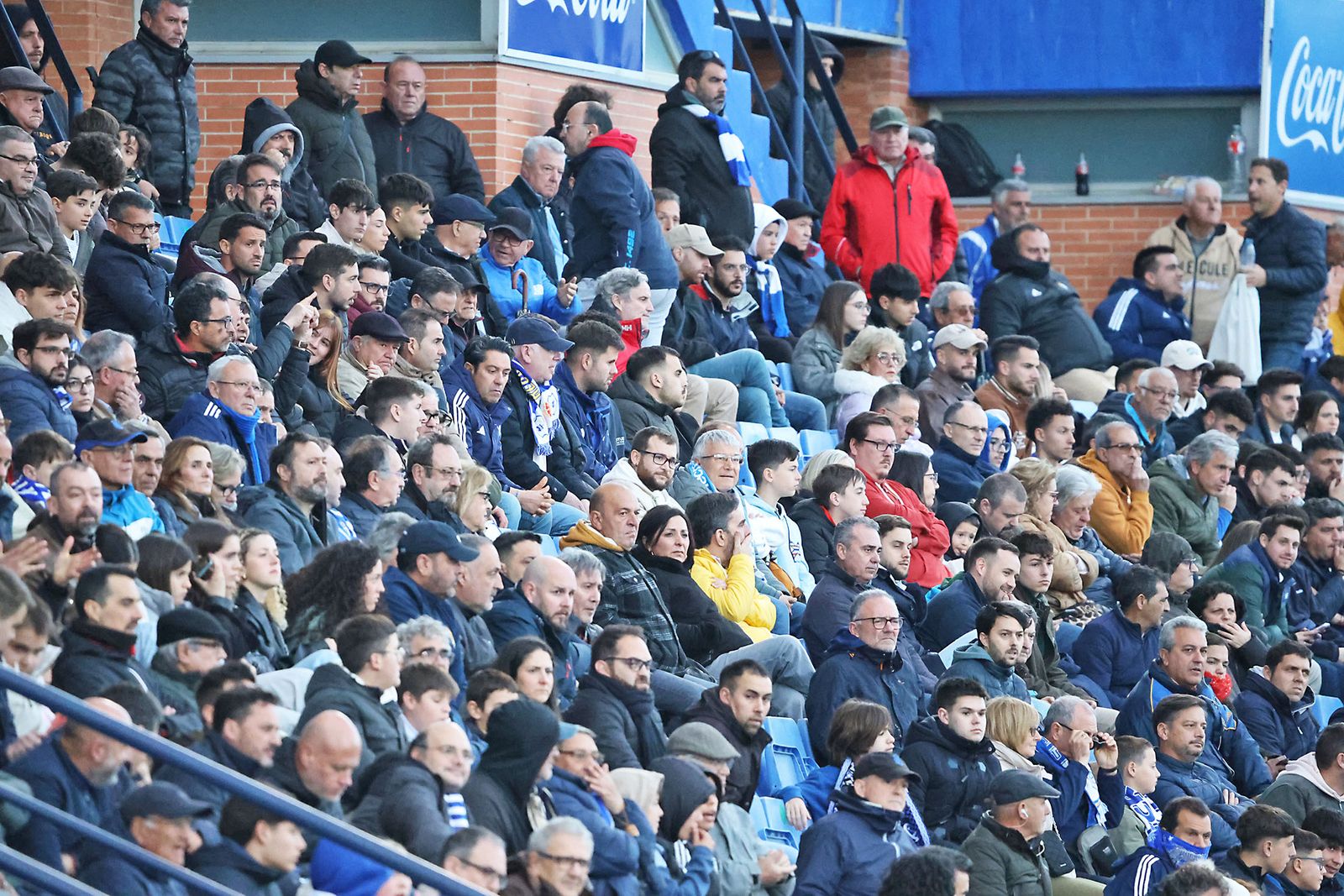 Búscate en las gradas del Nuevo Colombino en el Recreativo de Huelva-Atlético Sanluqueño