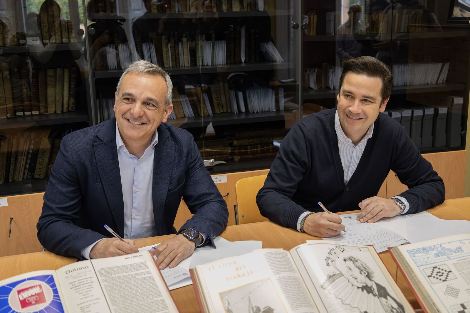 El resposable de comunicación de Moeve, Narciso Rojas, y el concejal de cultura, Nacho Molina.