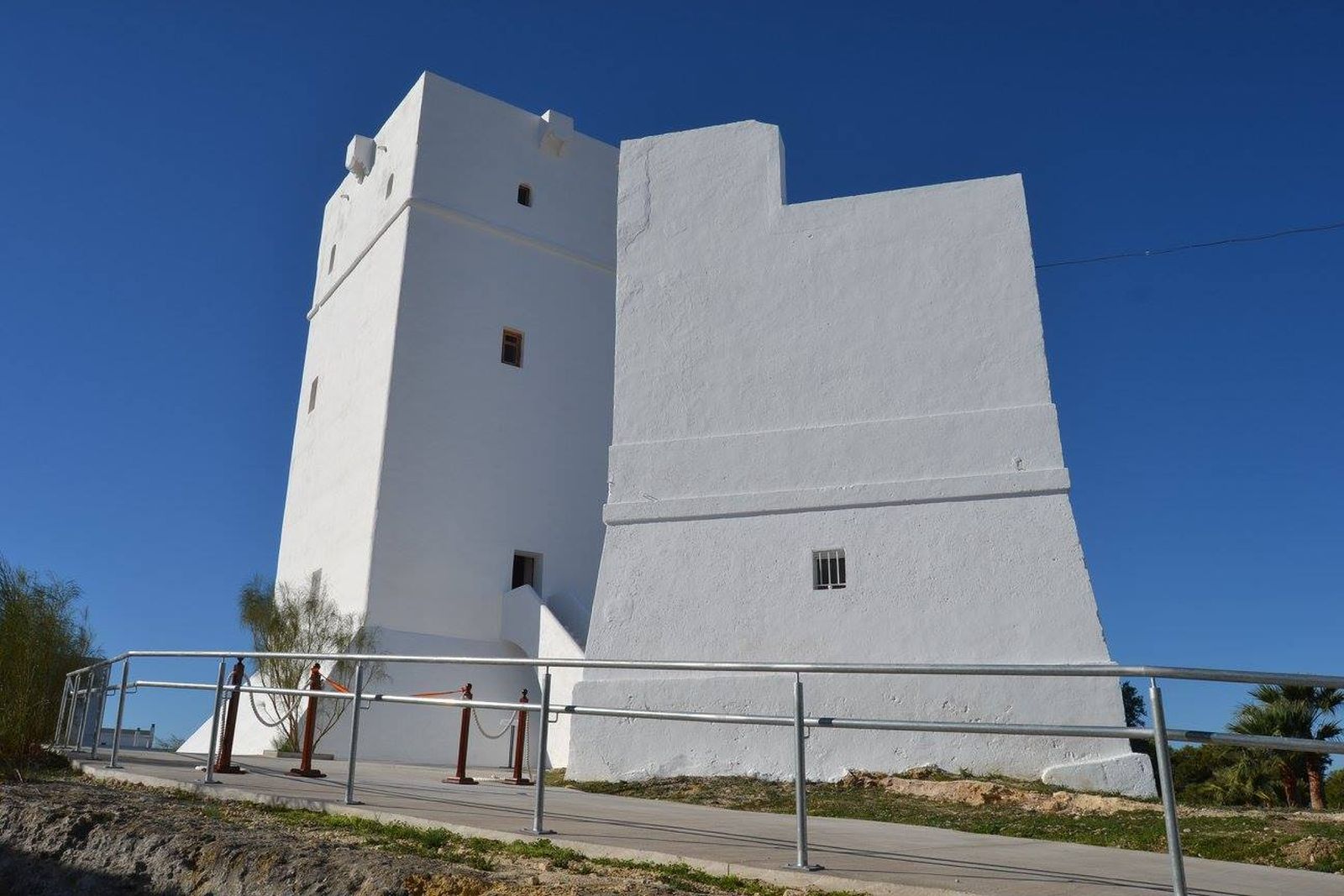 Torre Alta, tras la puesta a punto a la que ha sido sometida por parte de la Armada para propiciar su apertura.