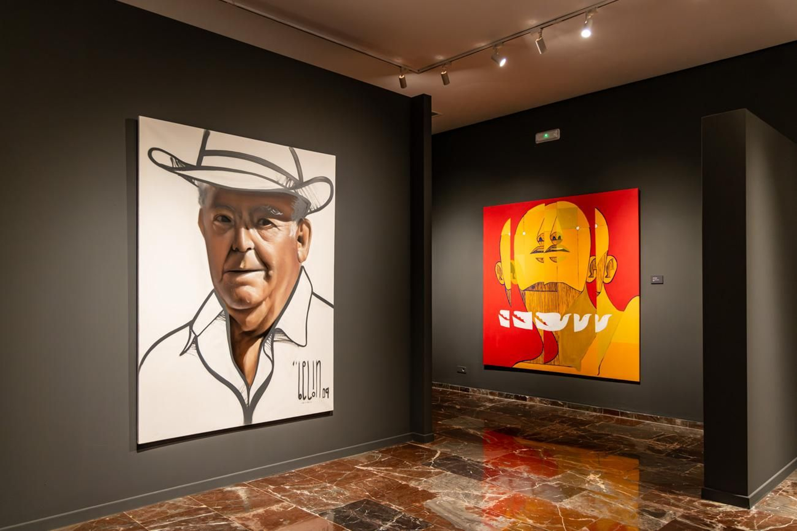 Dos interpretaciones enfrentadas del retrato como eje del discurso visual: una obra de Belin y otra relectura contemporánea que dialogan desde estilos y códigos distintos.