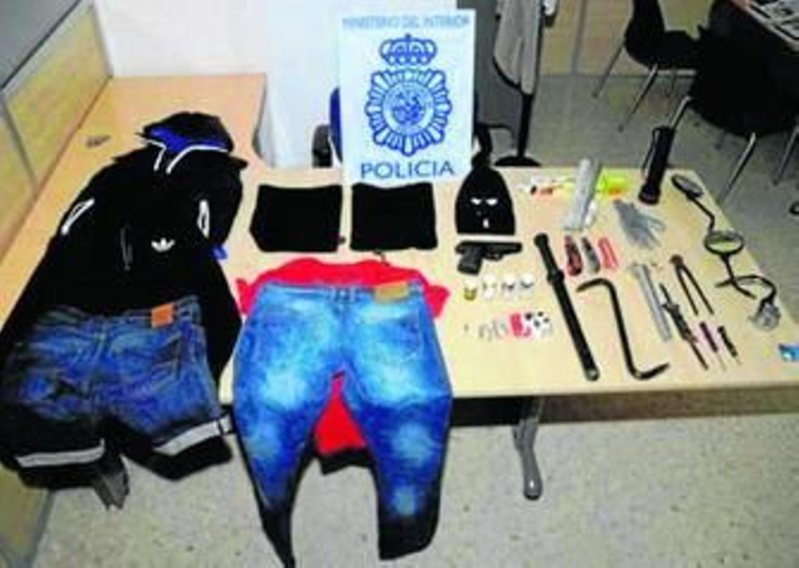 Efectos incautados por los agentes.