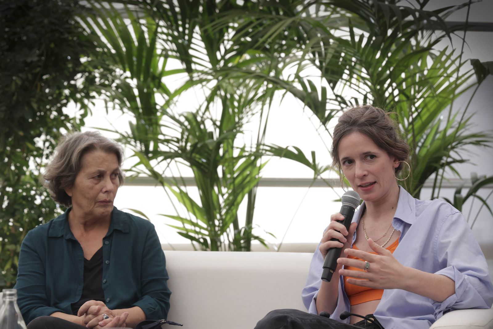 Rita Azevedo y Céline Devaux, en un momento del ‘Café con...’ de este lunes.