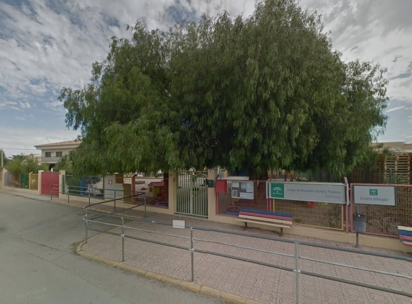 Cuevas eliminará las aulas prefabricadas del colegio de Palomares