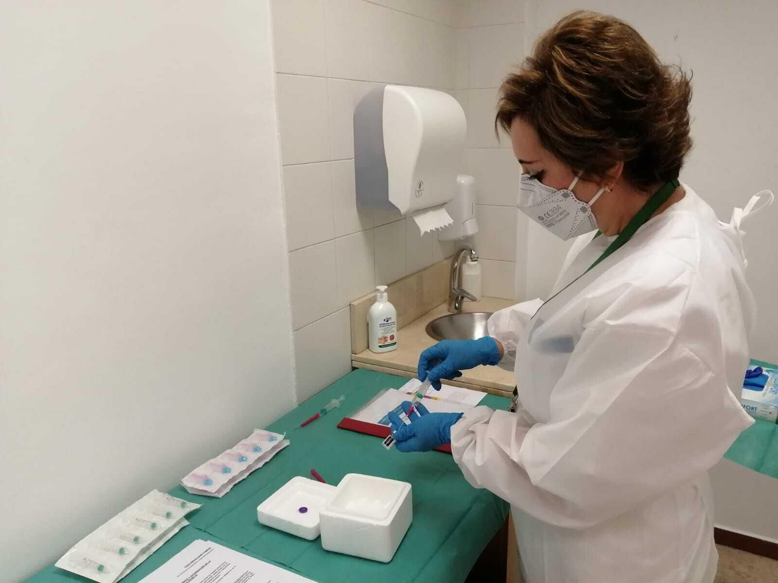 Así ha empezado la vacunación en el Virgen de las Nieves de Granada