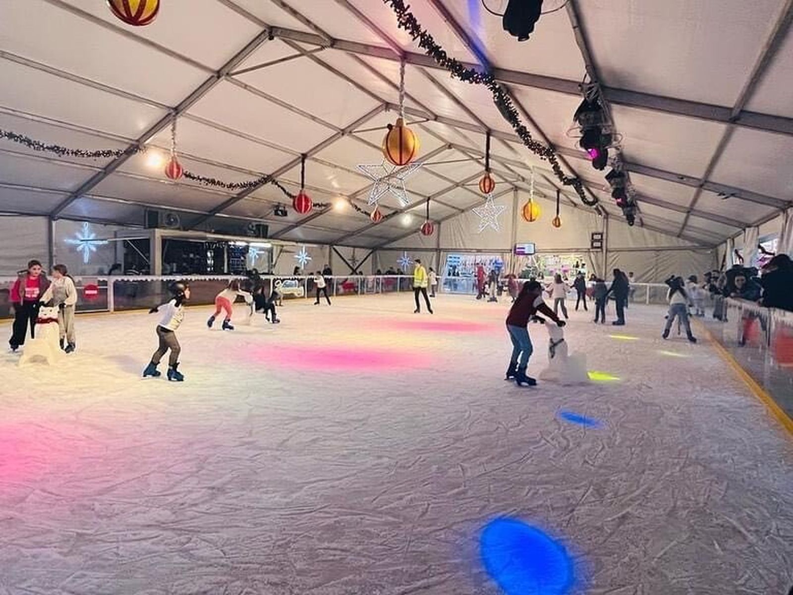 Navidad Park Dos Hermanas celebra el miércoles su Día del Niño con atracciones y pista de hielo a mitad de precio