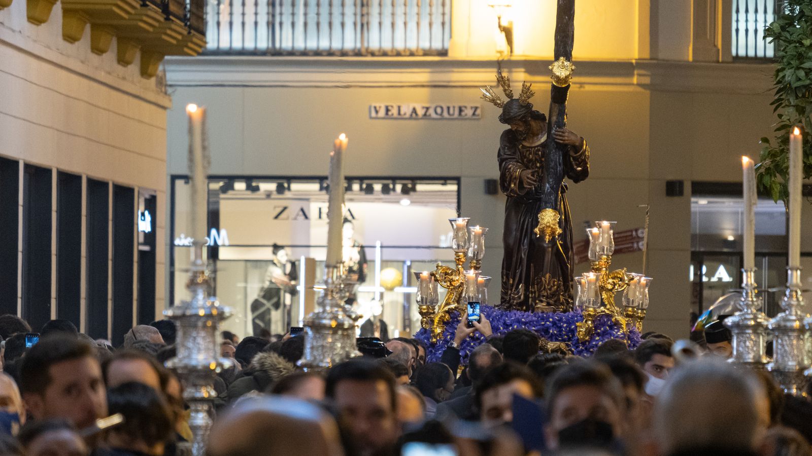 El vía crucis extraordinario de la Candelaria, en imágenes