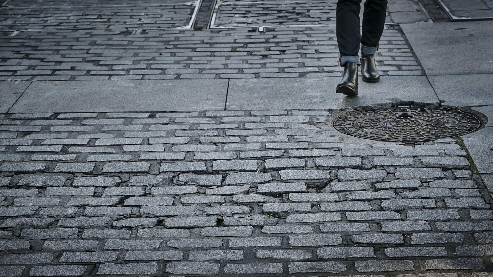 Estado del pavimento en plaza San Juan de Dios