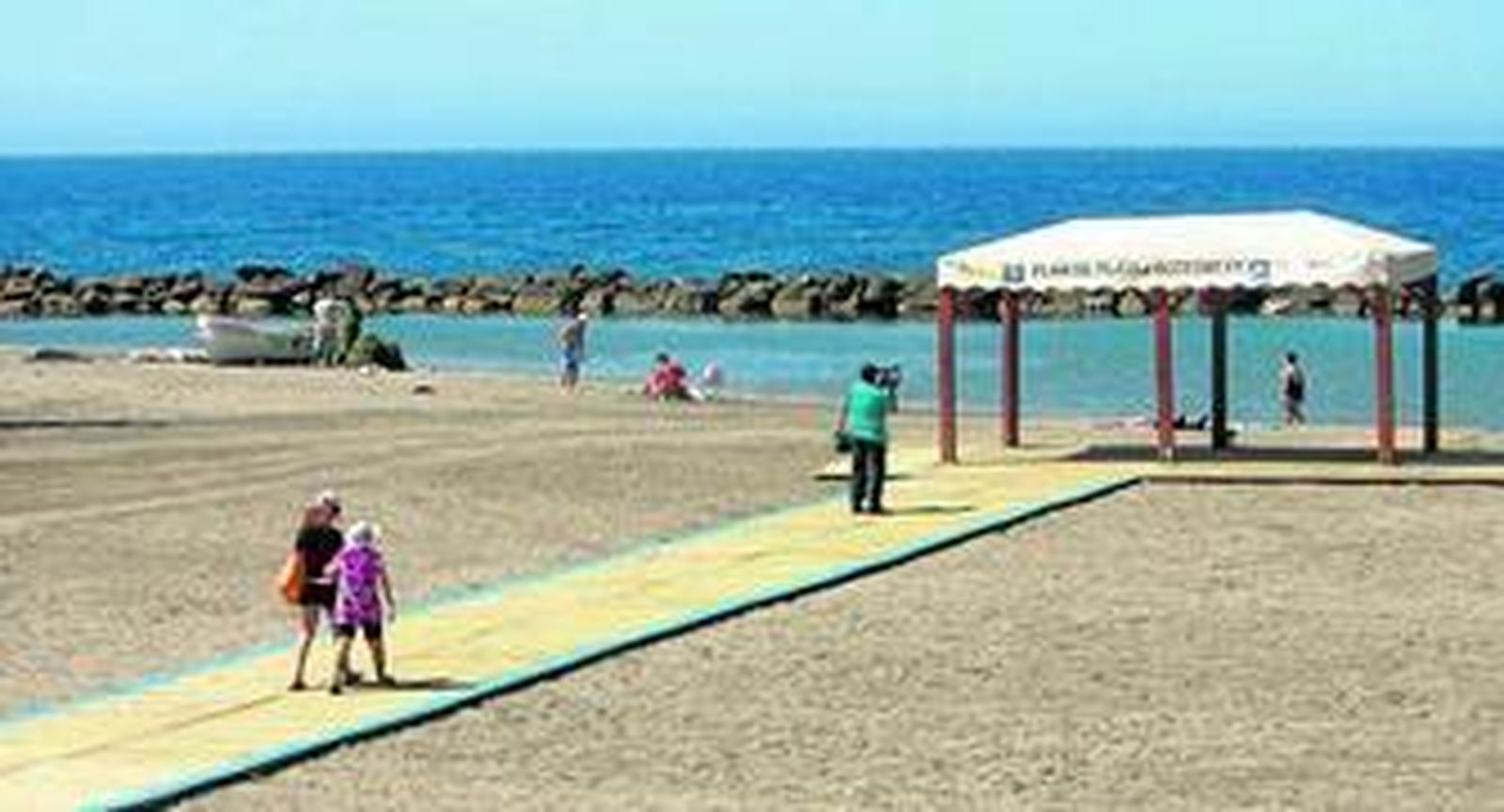 Playa El Palmeral, en Almería.