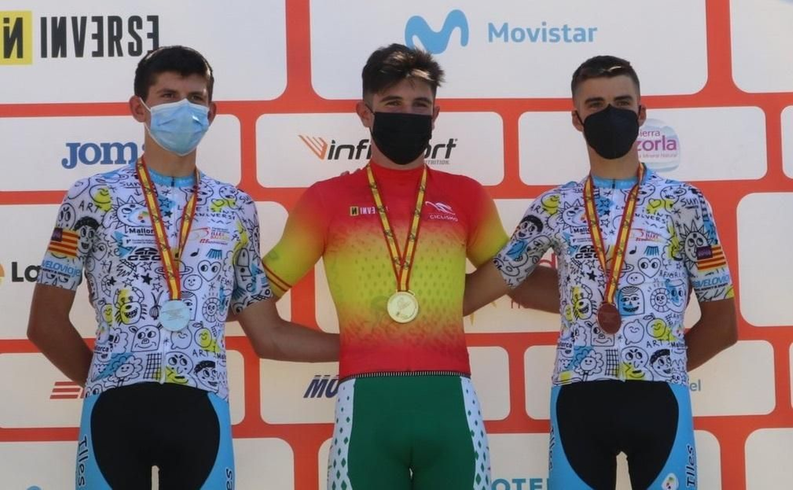 Hugo Franco, en el podio con el maillot de campeón de España.