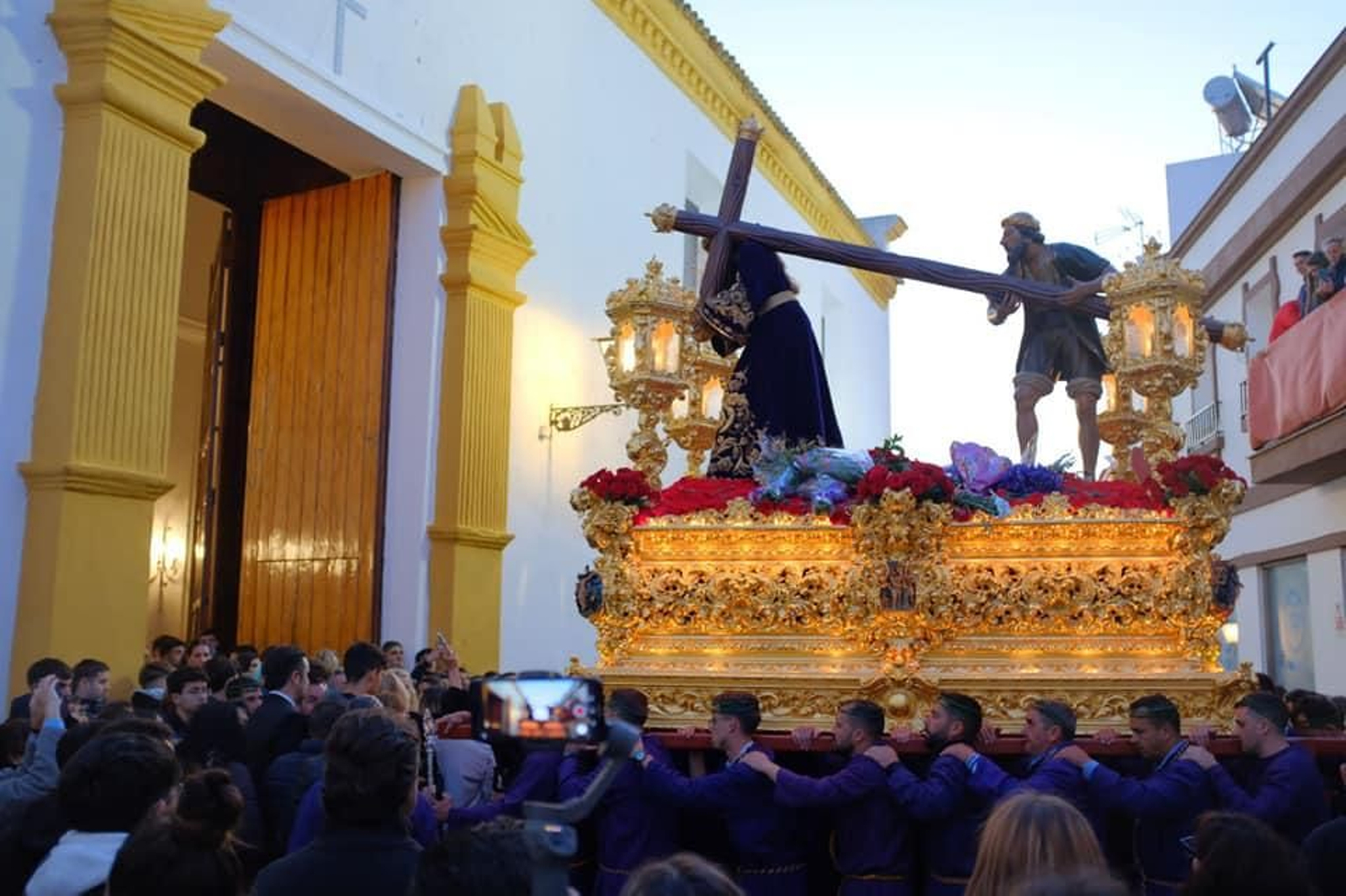 Ni en Sevilla ni en Málaga: La madrugá que tienes que vivir una vez en la vida está en este pueblo de Huelva Ni en Sevilla ni en Málaga: La madrugá que tienes que vivir una vez en la vida está en este pueblo de Huelva
