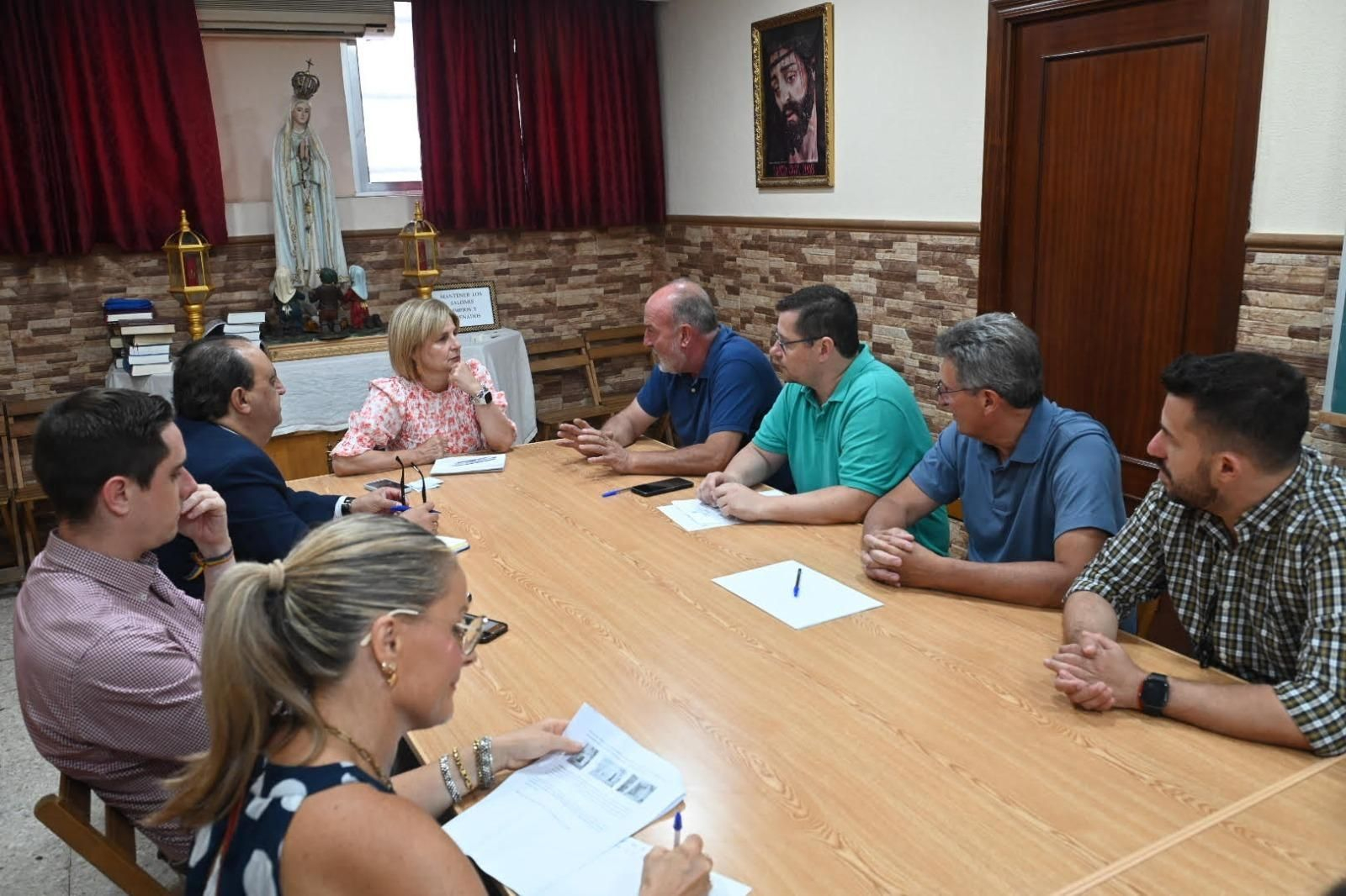 Reunión de la alcaldesa y concejales con la junta de gobierno de La Paz de Fátima. Reunión de la alcaldesa y concejales con la junta de gobierno de La Paz de Fátima.