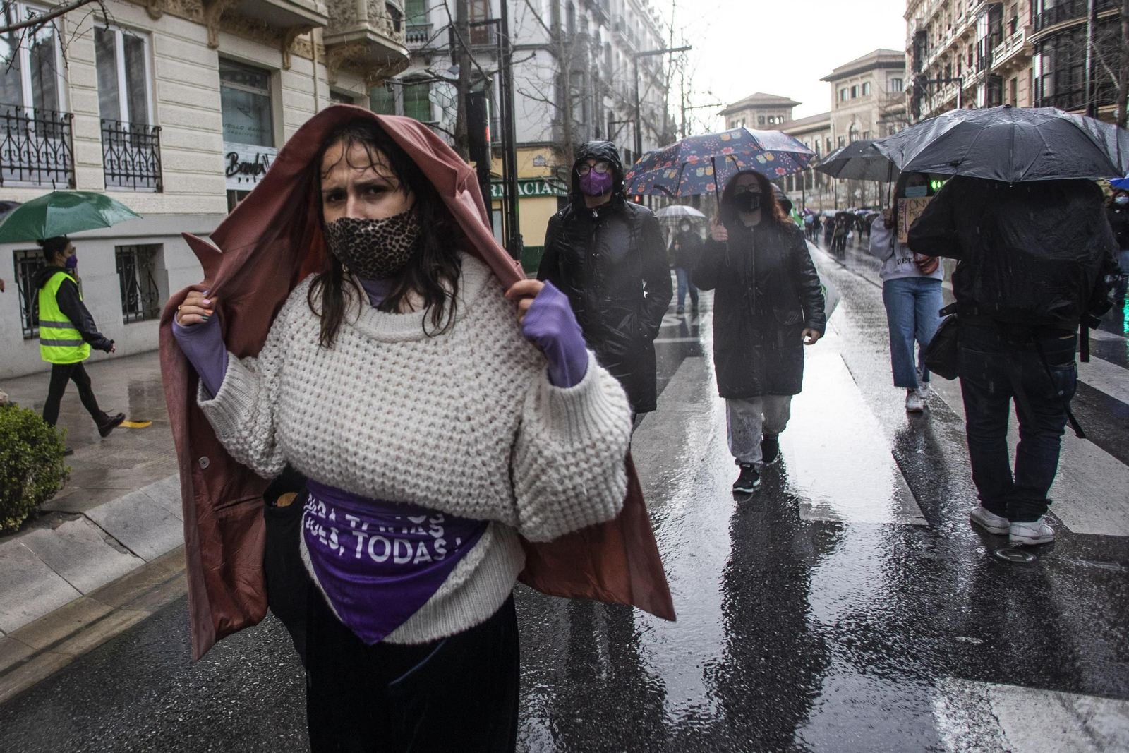 Las mejores imágenes de la manifestación feminista del 8M en Granada este 2021