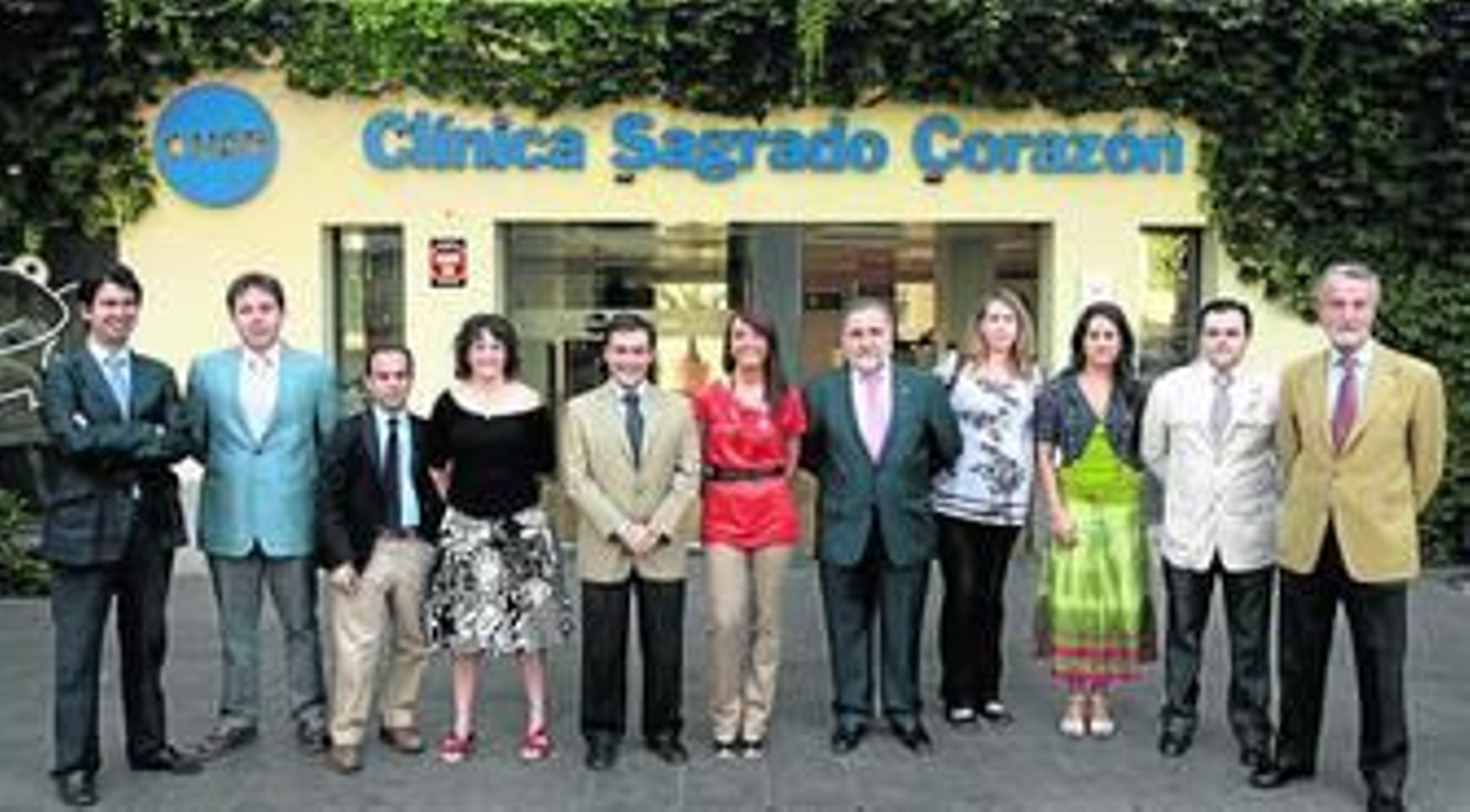 El equipo de especialistas de la clínica USP Sagrado Corazón que ha participado en el nuevo tratamiento.
