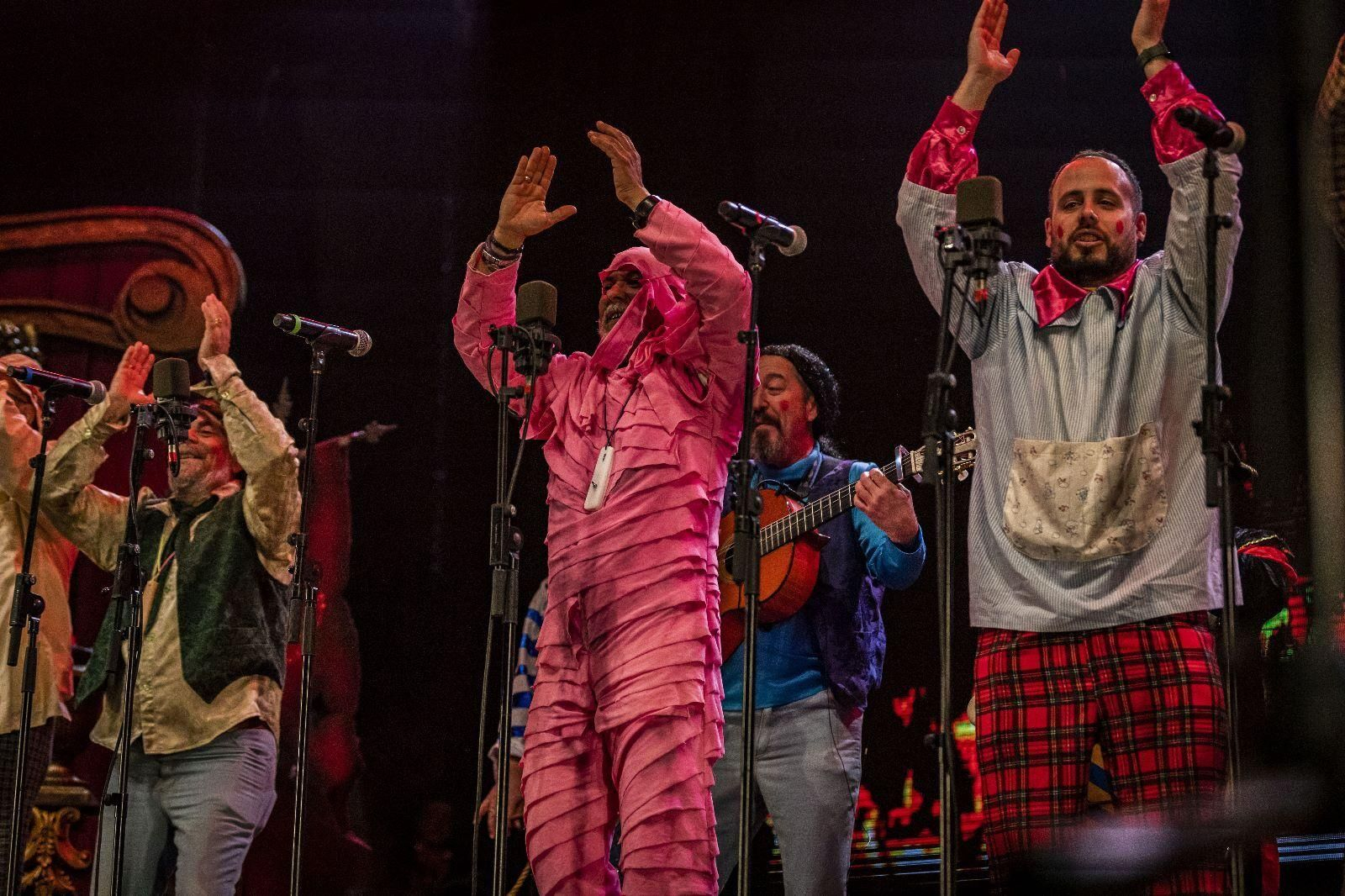 Carnaval de Cádiz 2023: Pregón y quema del Gran Momo, en imágenes