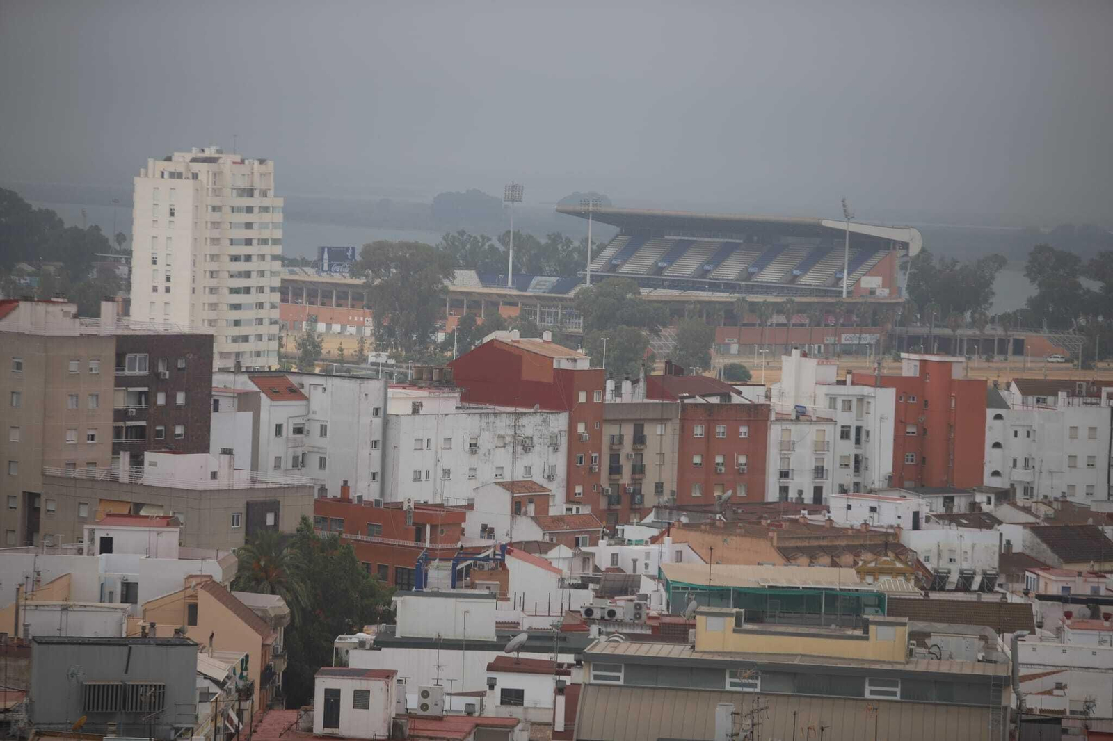 ¿Por qué el cielo de Huelva está completamente gris este miércoles?