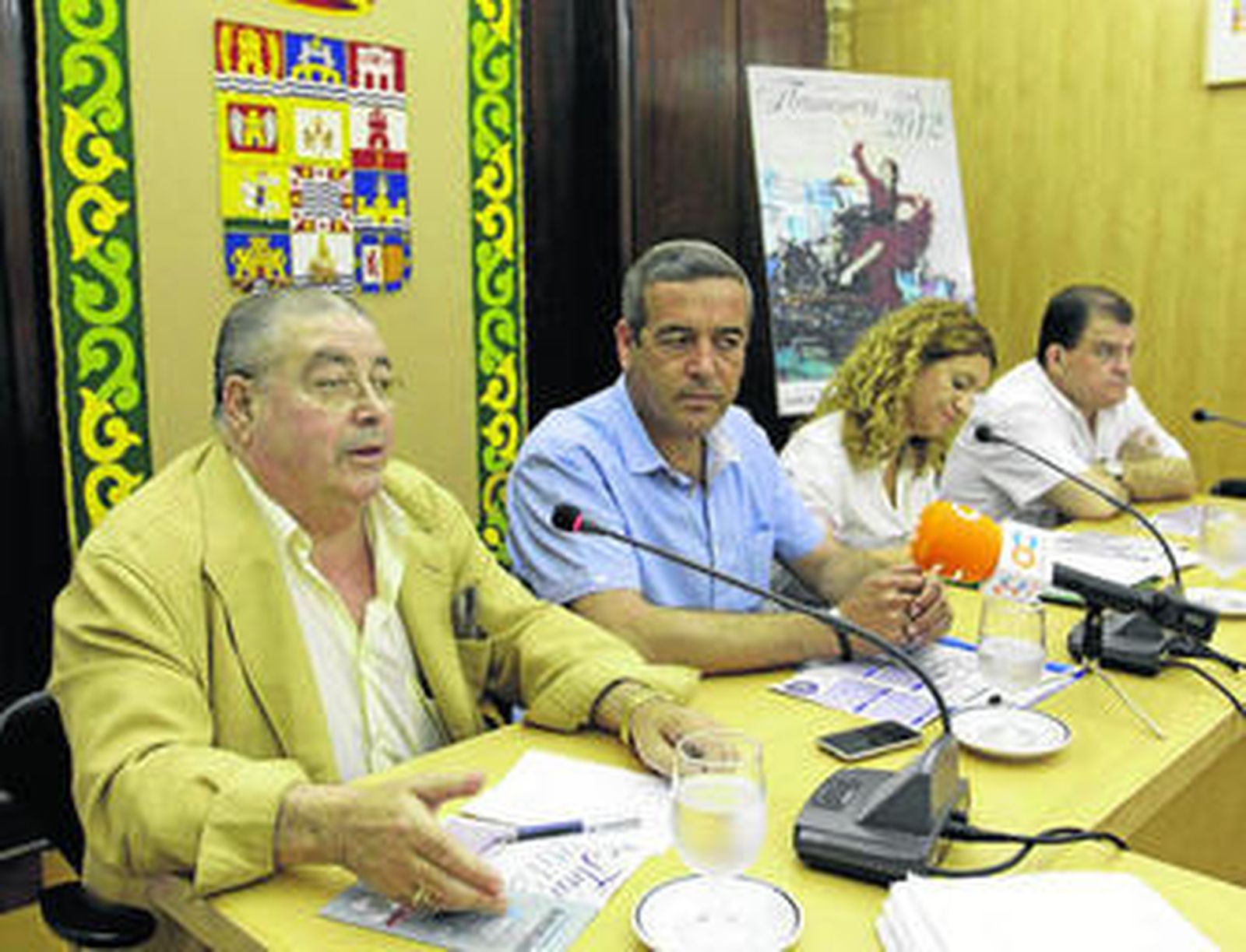Antonio Benítez, Antonio García Ortega, María de los Ángeles Carrasco y Antonio Castillo, el viernes en la presentación.