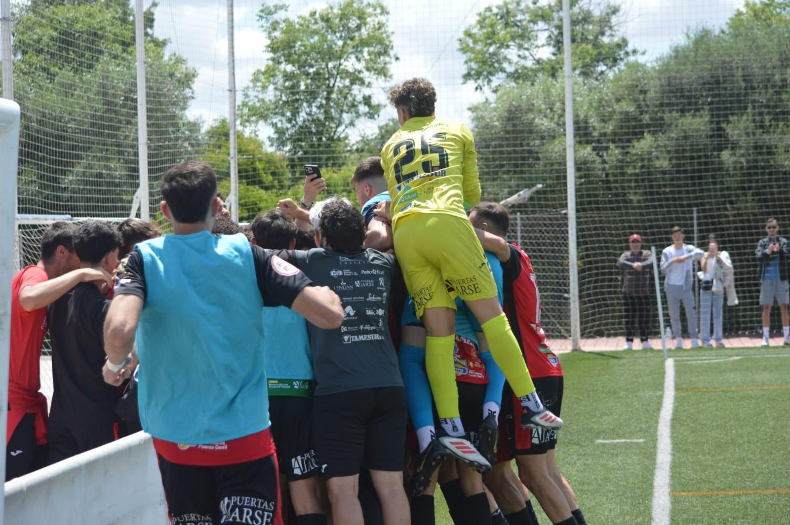 Las mejores fotos del ascenso del Salerm Puente Genil a Segunda Federación