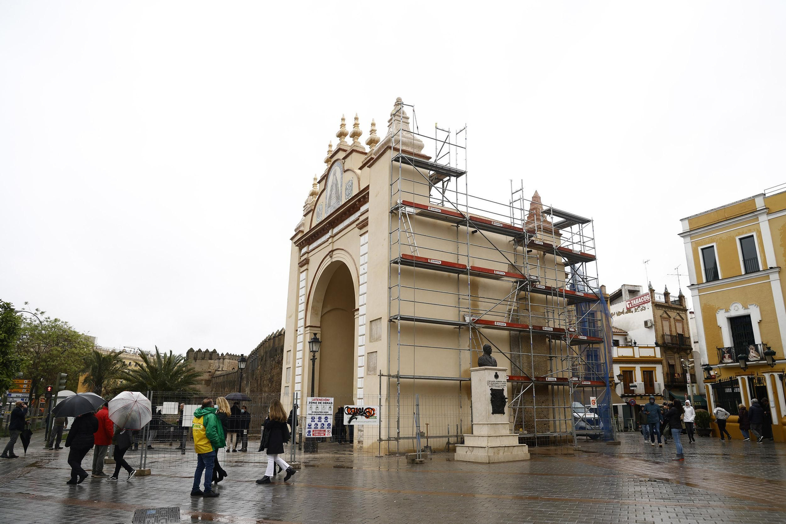 Así luce el Arco de la Macarena tras su restauración, todas las imágenes