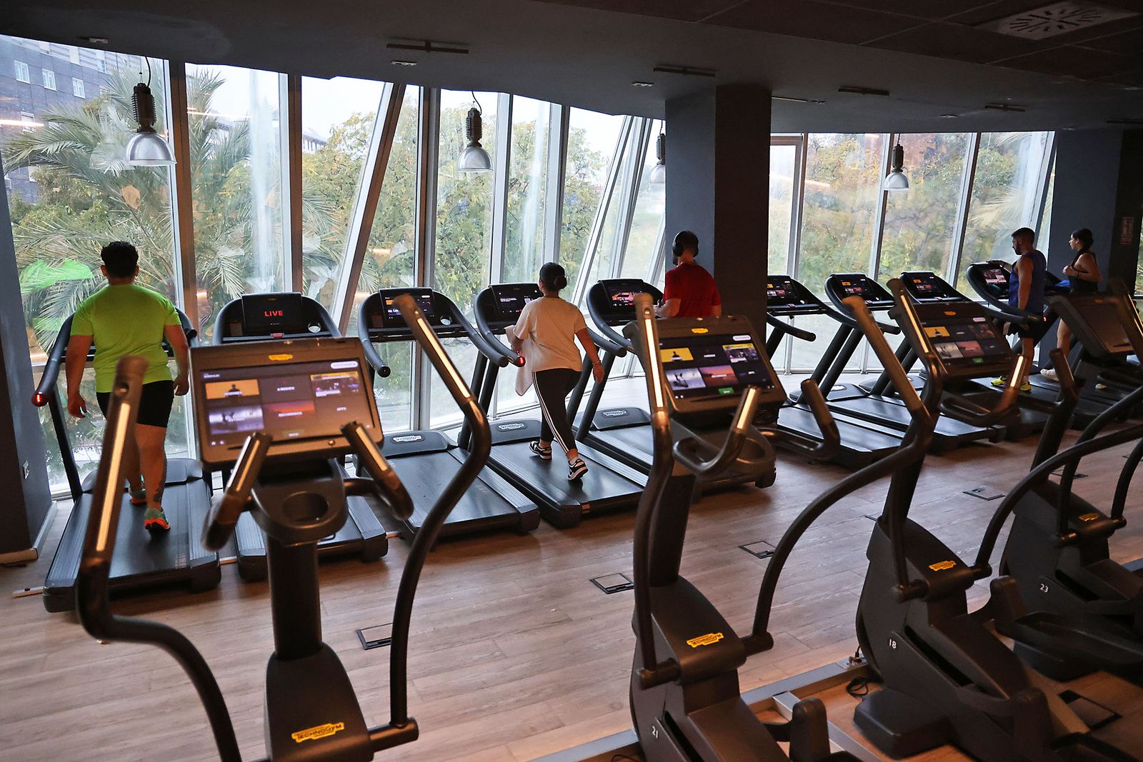 Las fotos de la vuelta al gimnasio en Huelva: El O2 se llena con los propósitos de enero