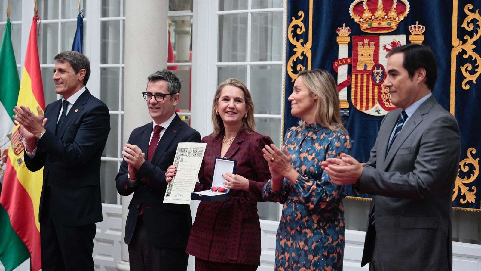 La fiscal de Extranjería de Sevilla, Natividad Plasencia, con su condecoración.