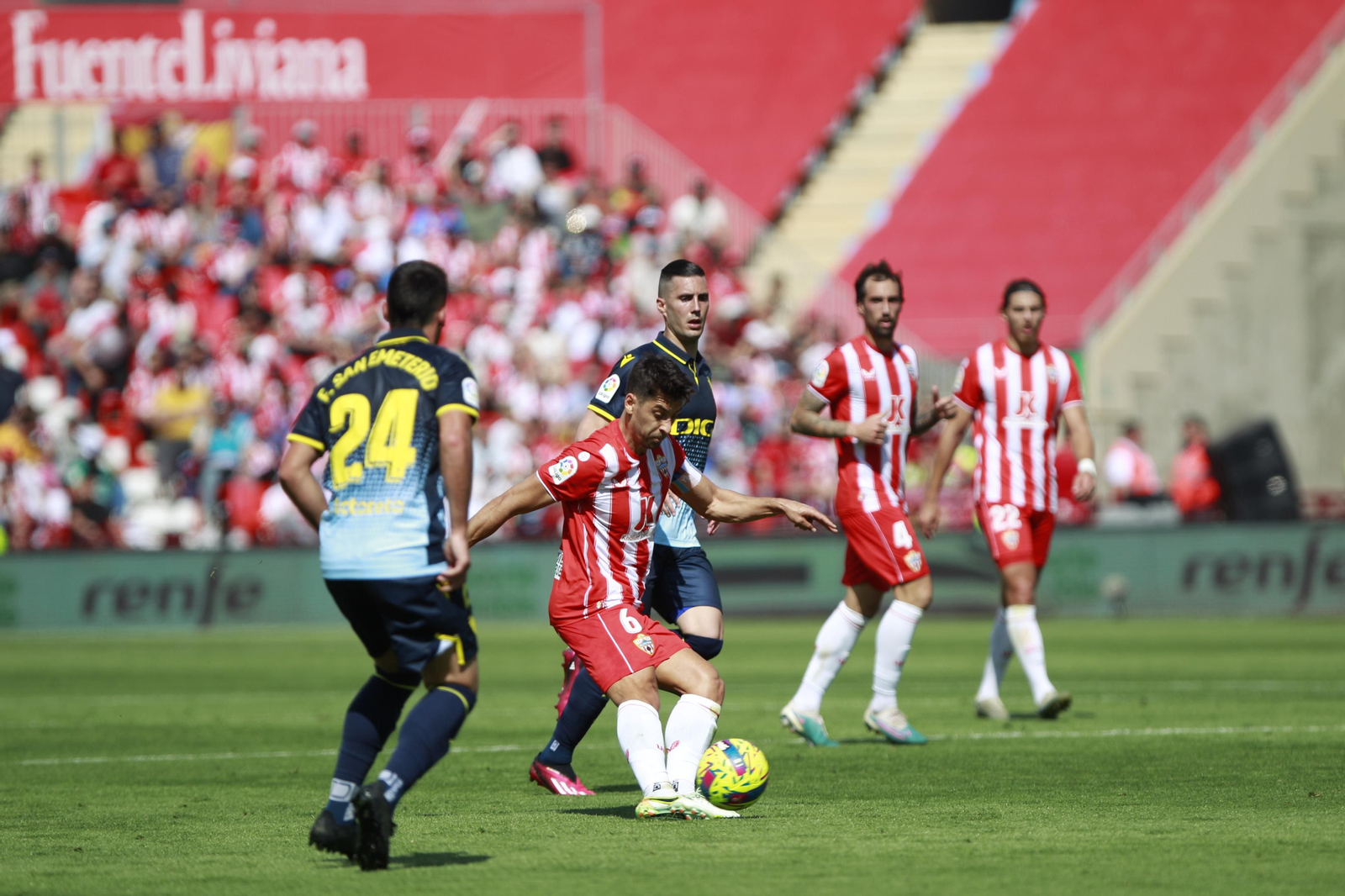 Imágenes del partido de la Liga Santander U.D. Almería-Cádiz C.F.