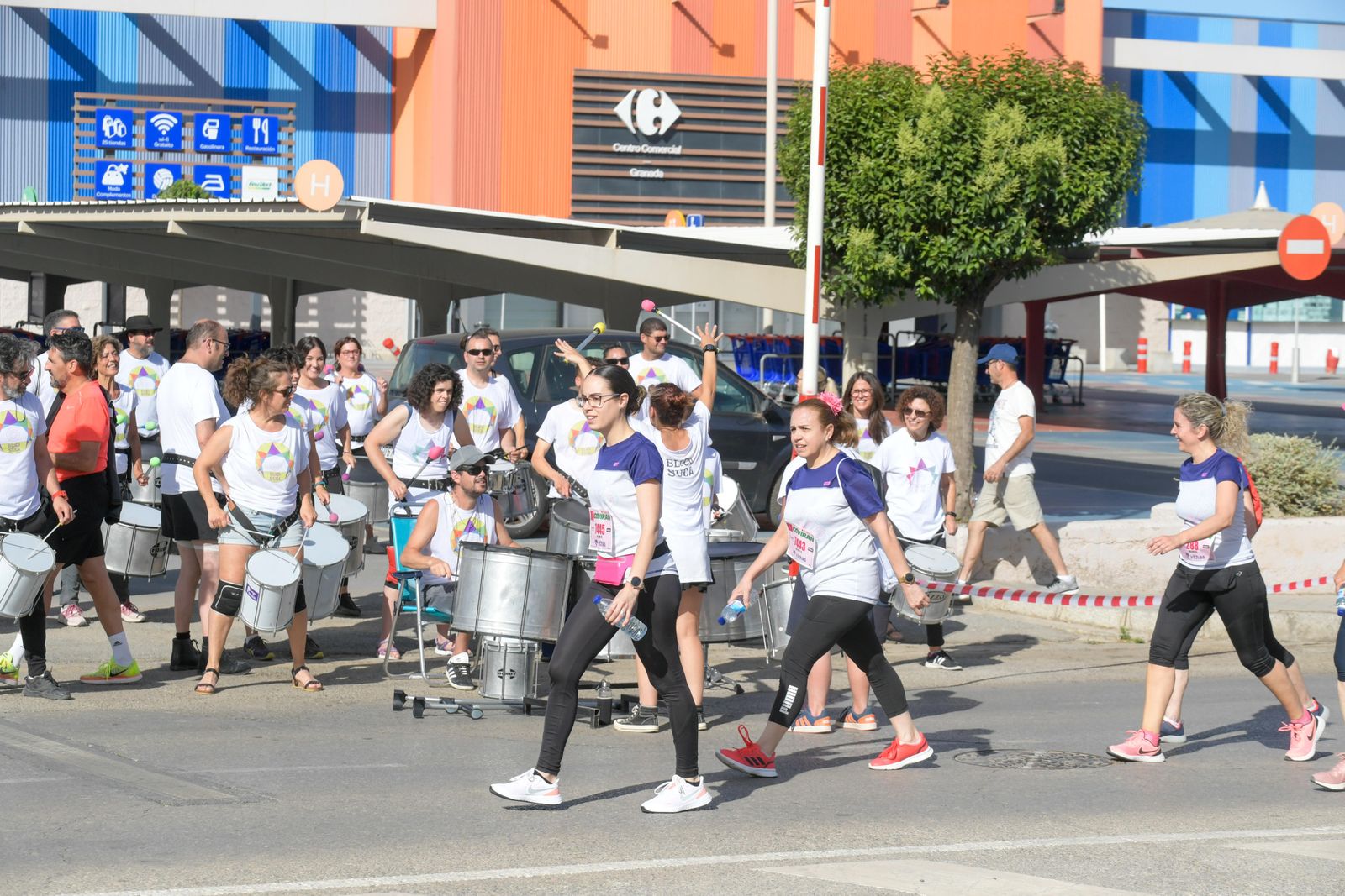 Las imágenes de la Carrera de la Mujer de este domingo en Granada