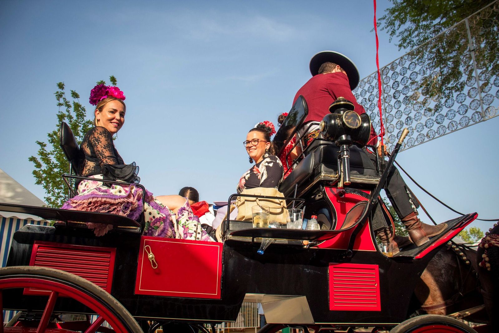 Granada vive un domingo de Corpus marcado por el buen tiempo.