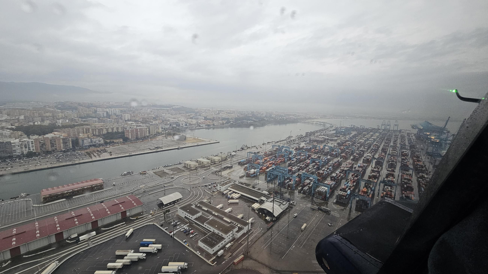 Las fotos del estrecho de Gibraltar, a vista de helicóptero: Ceuta y la bahía de Algeciras