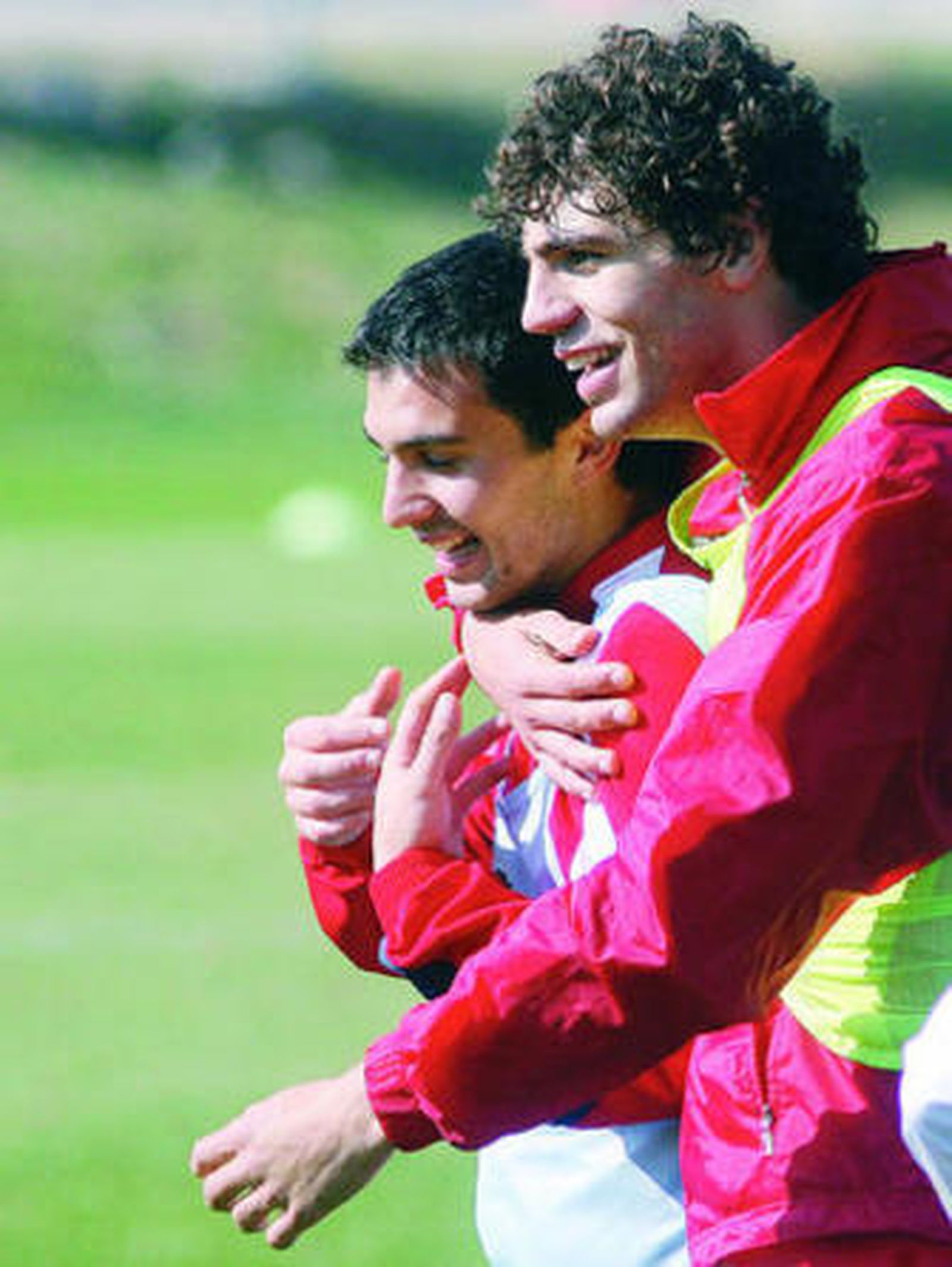 Fazio se abraza a Armenteros durante la sesión de ayer.