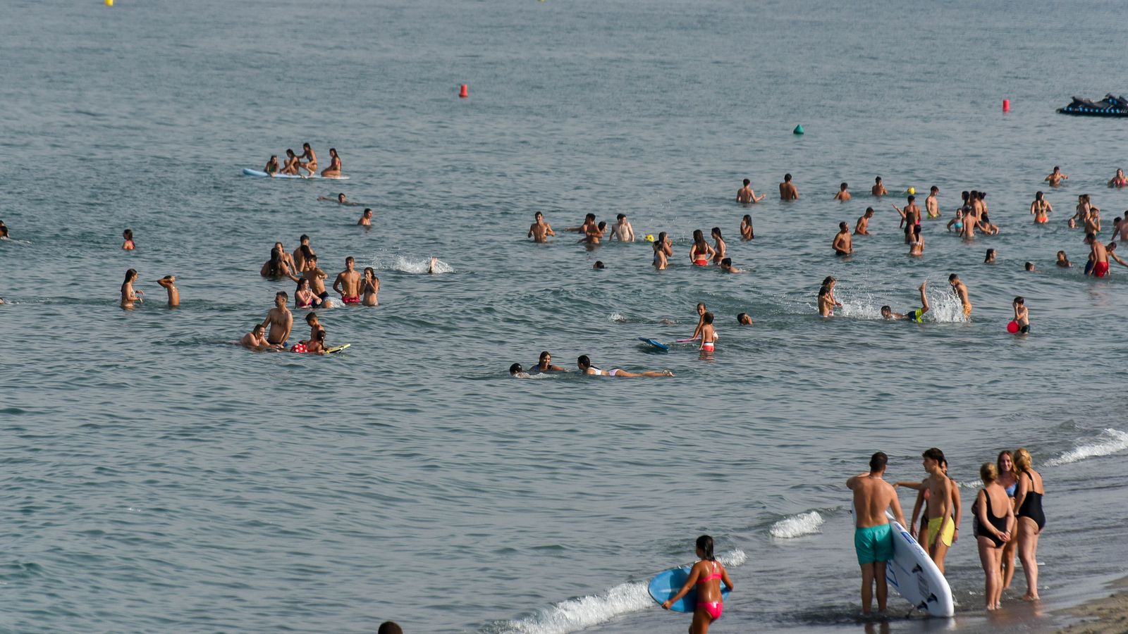 Las fotos de la tarde de playa en familia en La Línea