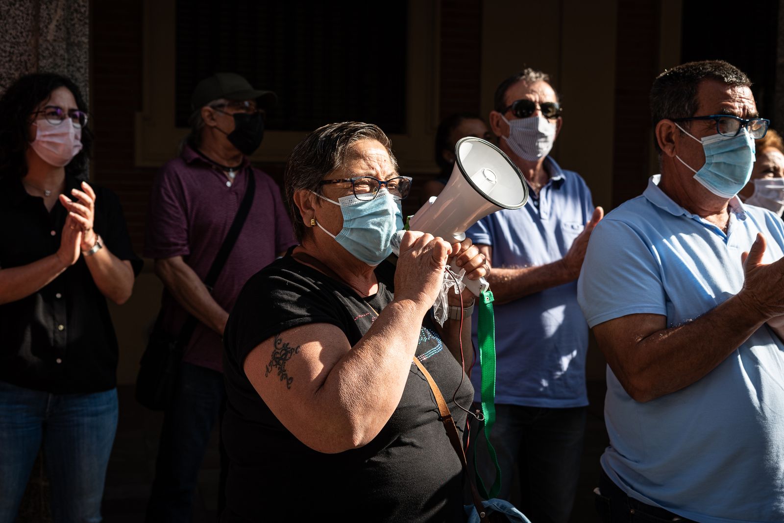 Imágenes de la concentración de los vecinos de Almonte por el servicio de urgencias
