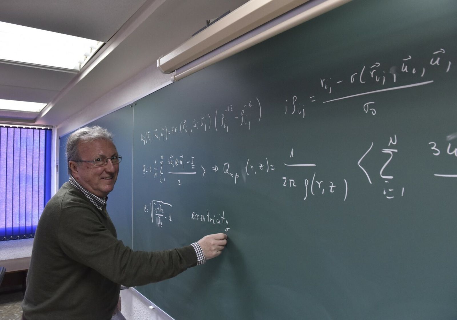 Luis Felipe Rull, en un aula de la Facultad de Física