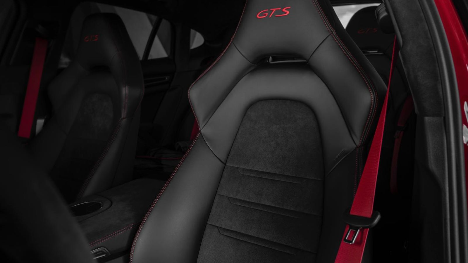 Los asientos del Panamera GTS son ligeramente diferentes a los del resto de la gama.
