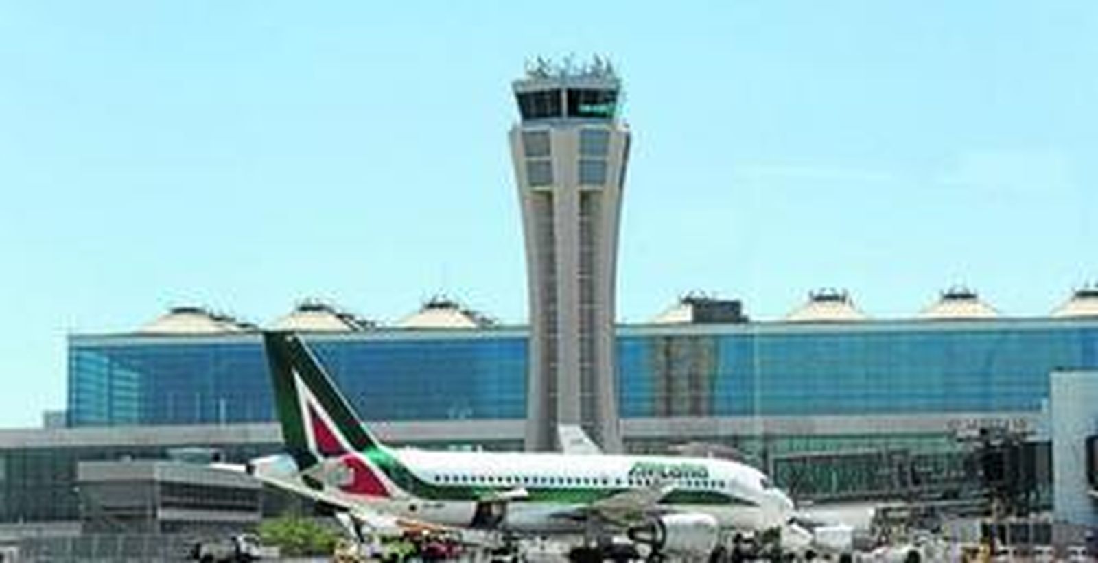 Un avión en las pistas de aterrizaje del aeropuerto Málaga-Costa del Sol.