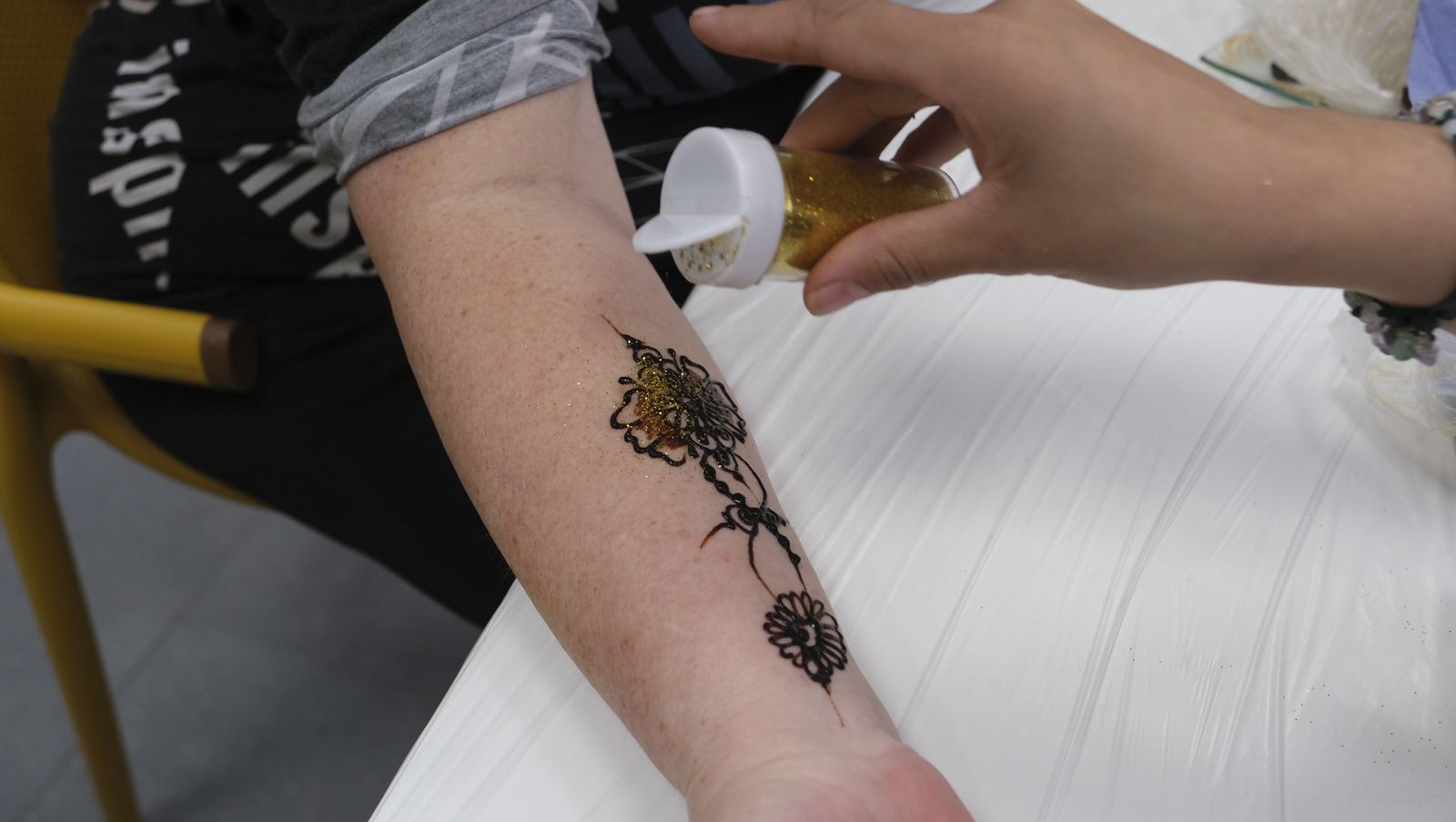 Imágenes de los talleres de inserción laboral de Verdiblanca en el Espacio Alma