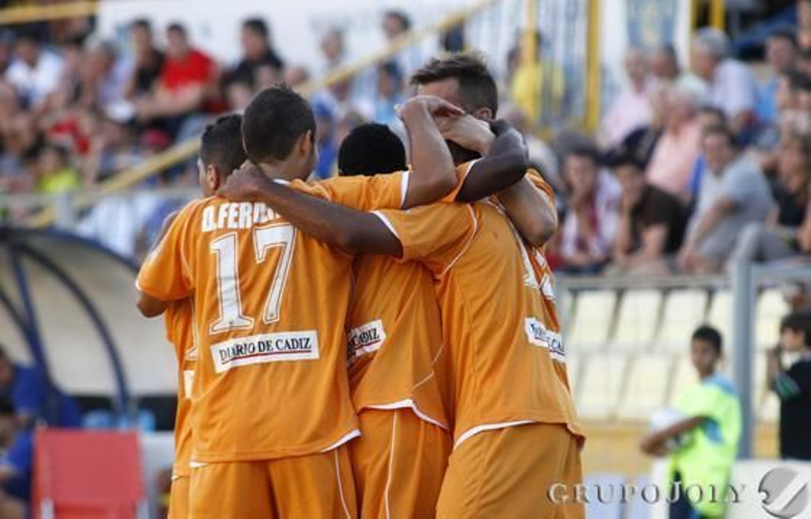 Ferreiro, Góngora, Dieguito y Akinsola felicitan al extremo escocés. 

Foto: LOF