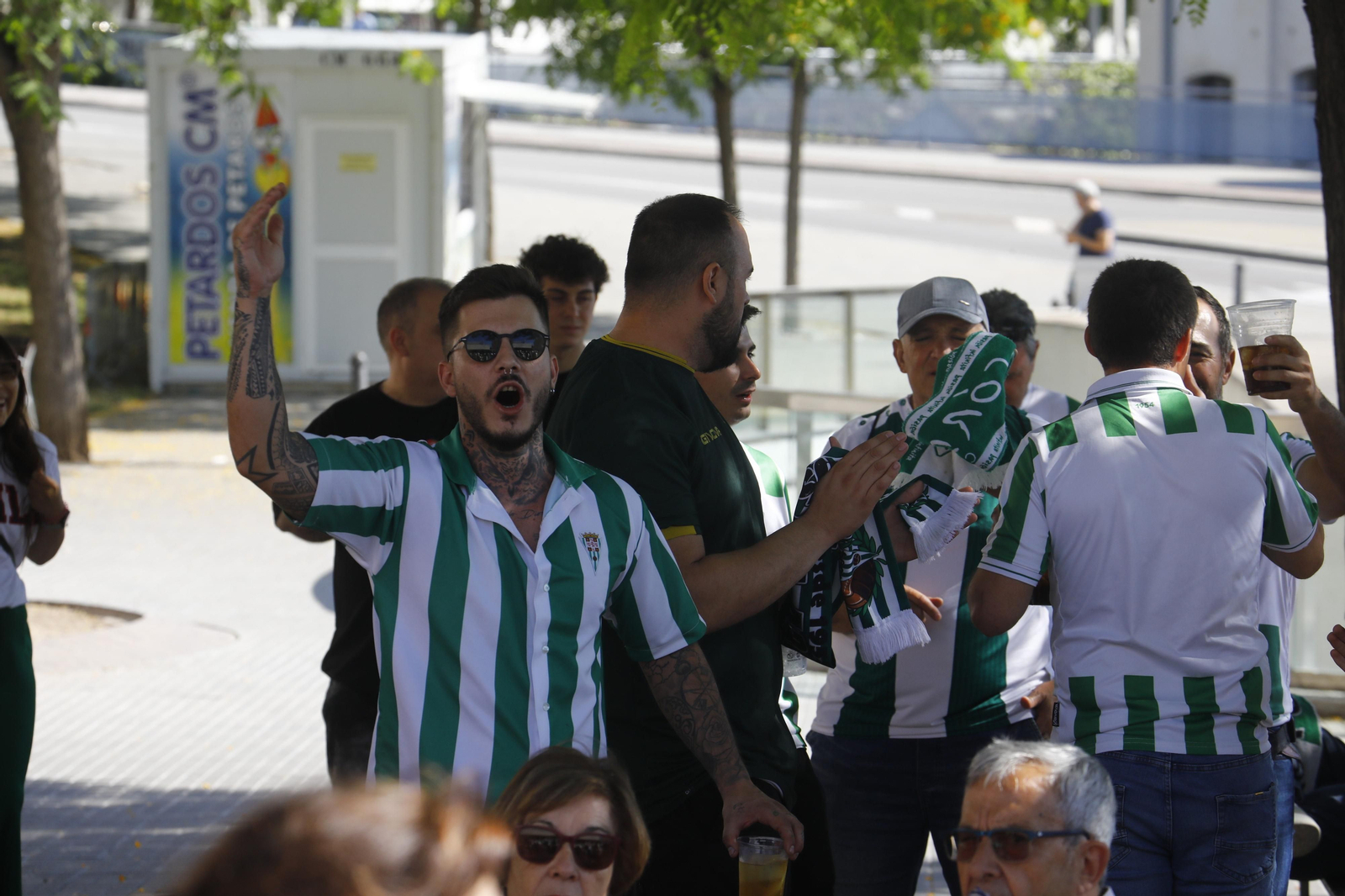 Las mejores fotos de la afición del Córdoba CF en la previa del partido ante el Barcelona Atlètic