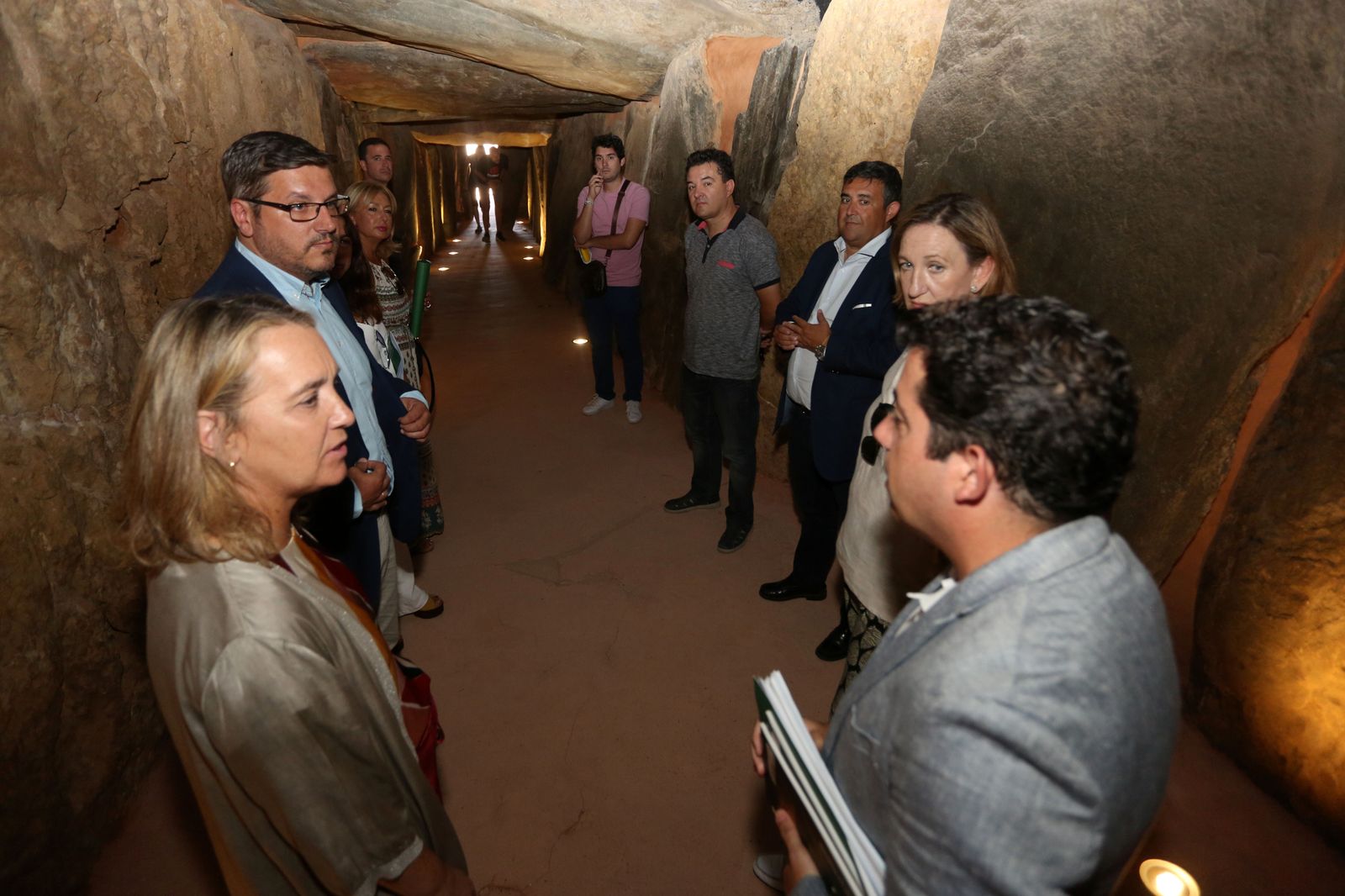 Visita de autoridades al Dolmen de Soto en imágenes