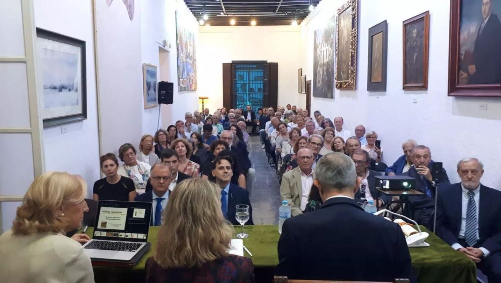Una imagen del salón de actos de la Academia Santa Cecilia.