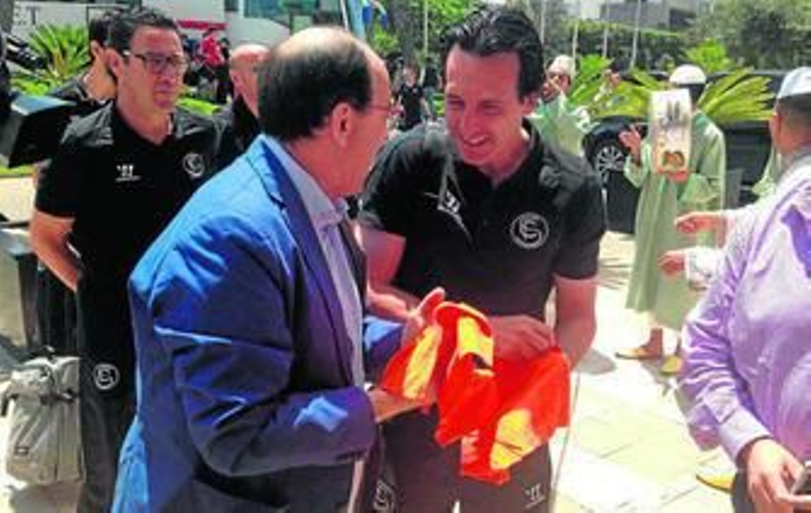 José Castro y Unai Emery, de muy buen humor a su llegada ayer a Agadir.