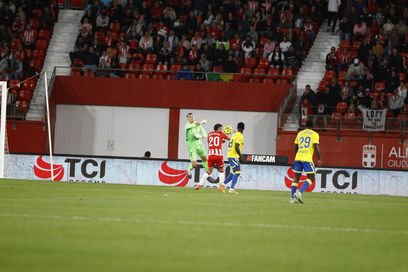 El partido U.D. Almería-Cádiz C.F. en imágenes