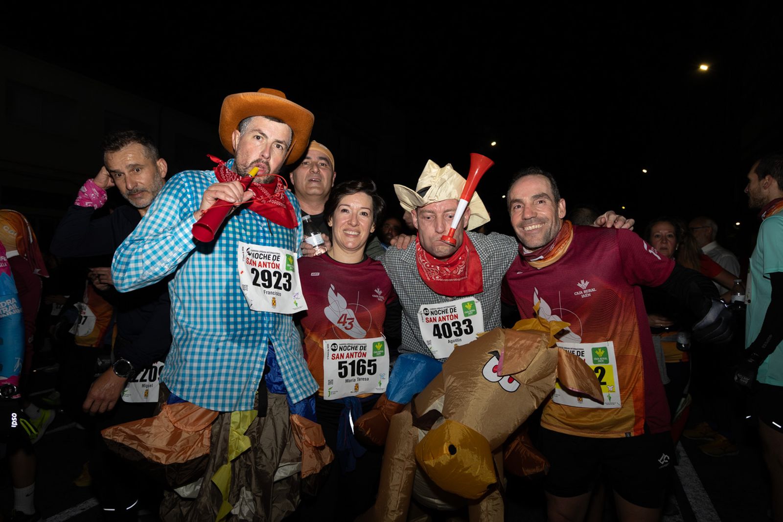 En imágenes: búscate en tu llegada a meta de la Carrera de San Antón 2026 (IV)