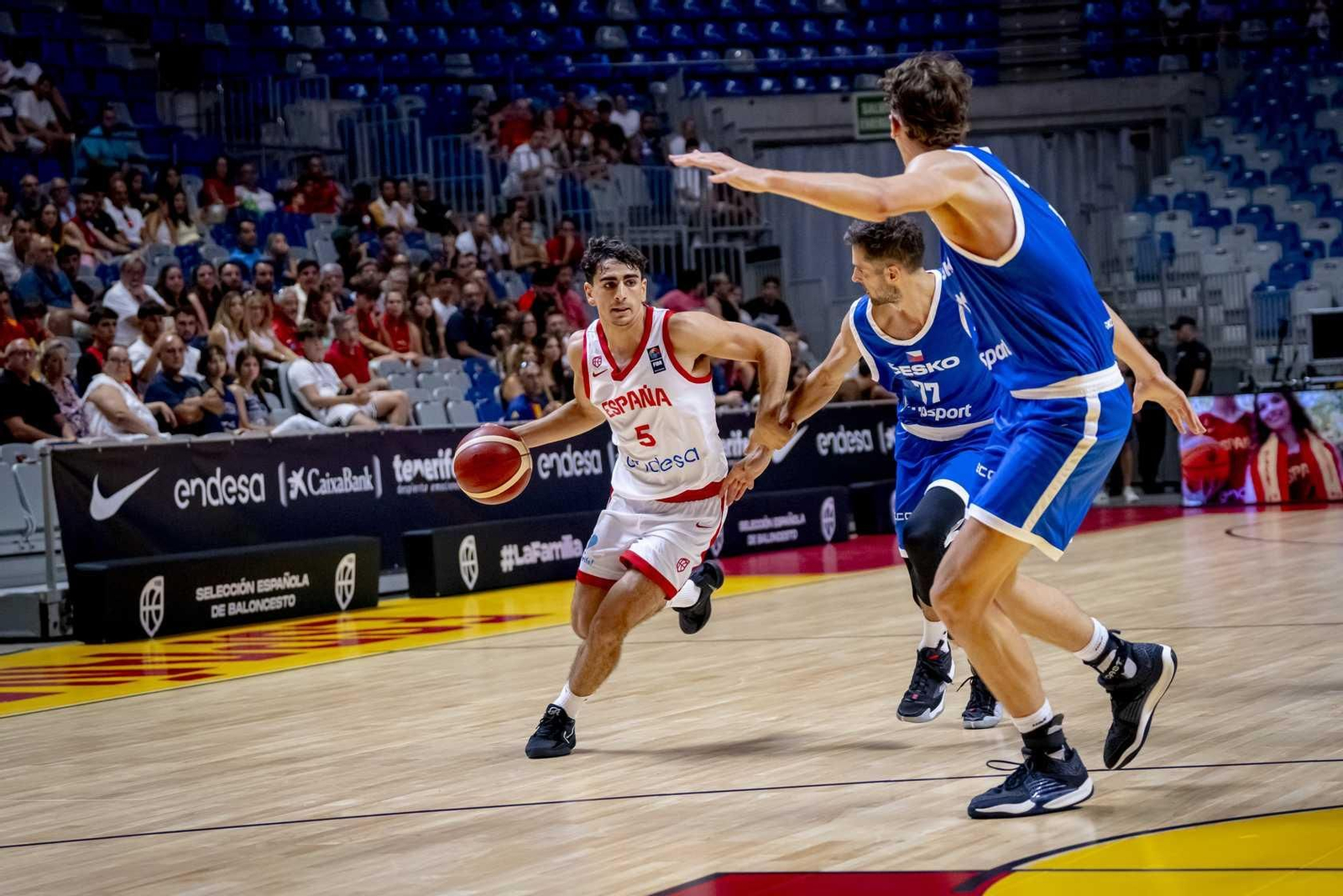 España B-República Checa, en fotos