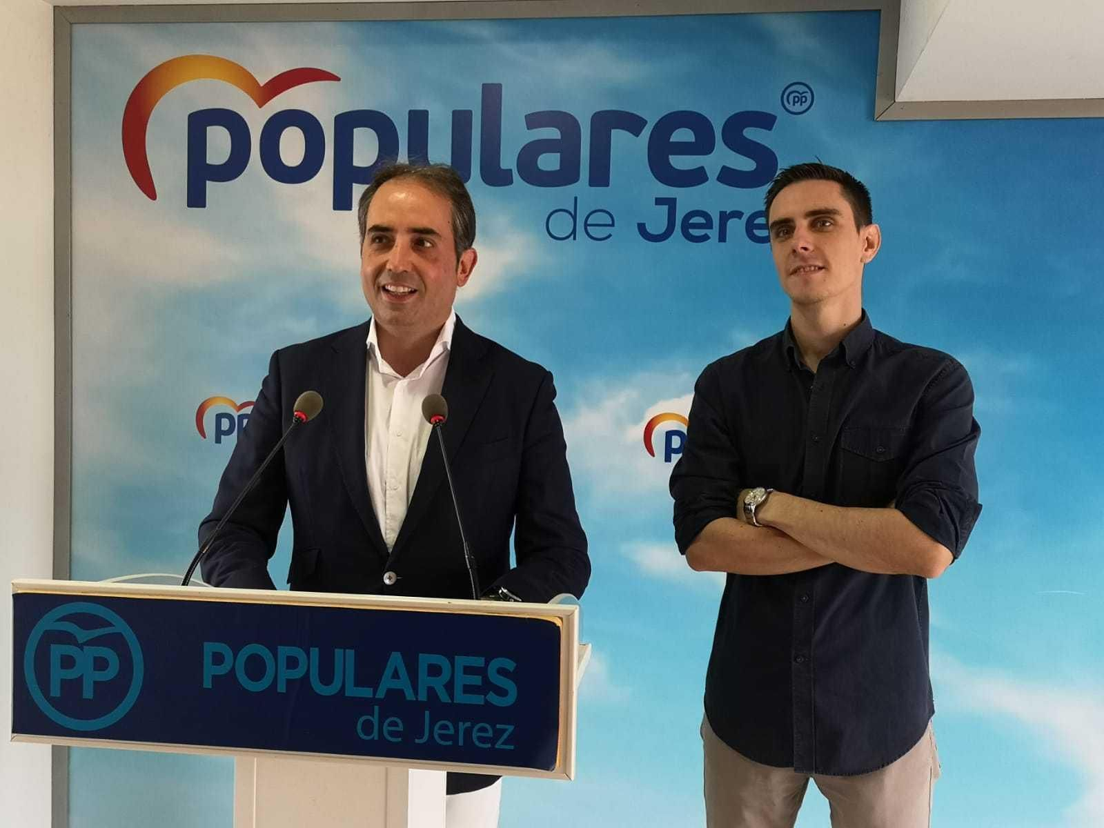 Antonio Saldaña, en una comparecencia acompañado de Jaime Espinar.