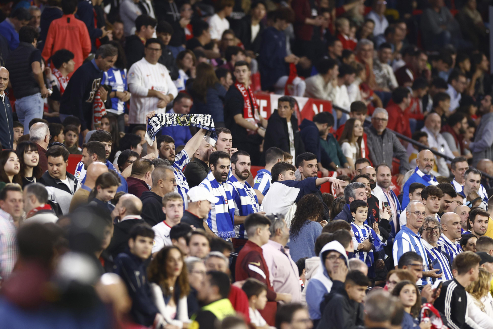 Búscate en las fotos del Sevilla FC-Real Sociedad