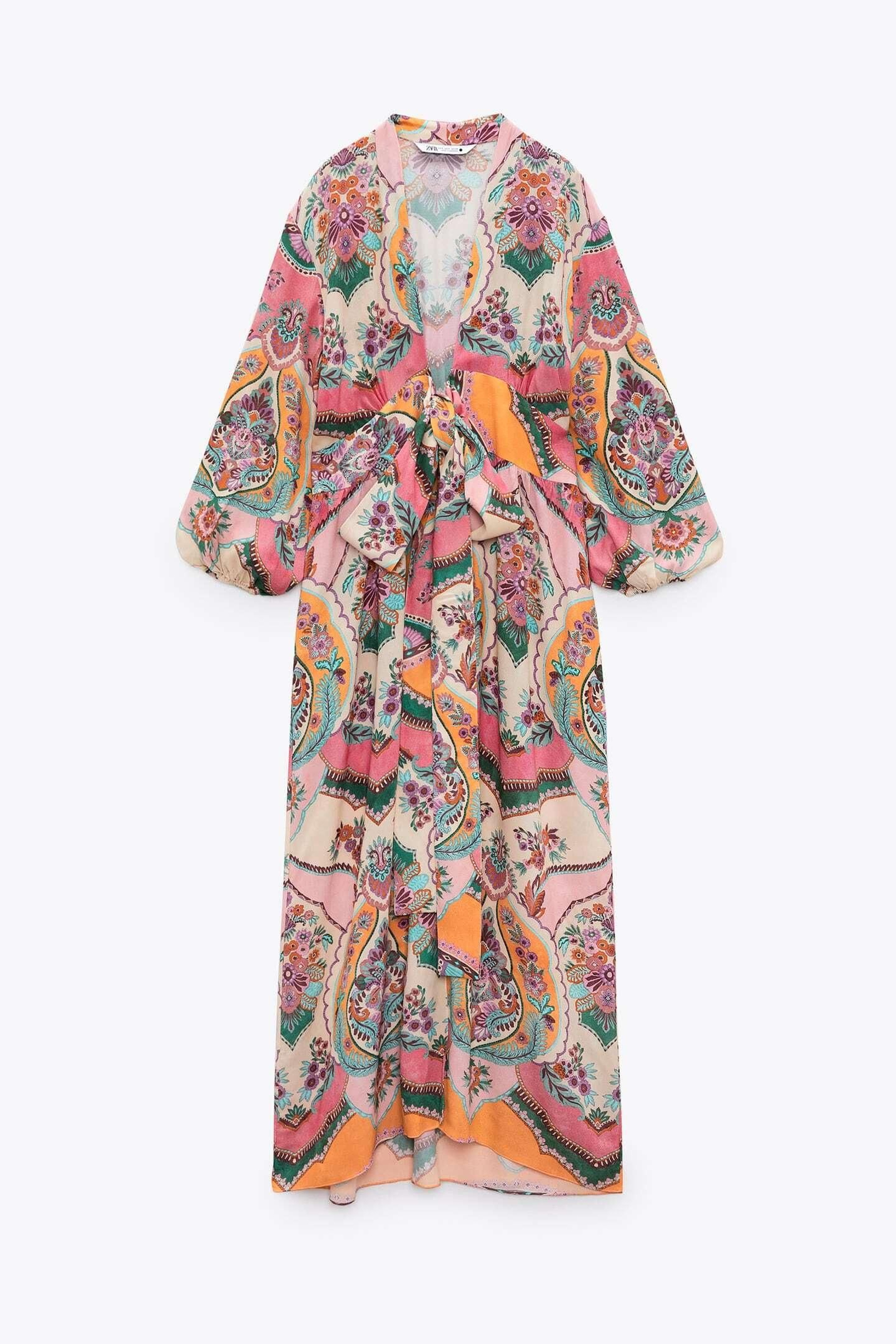 Vestido tipo pareo de Zara.